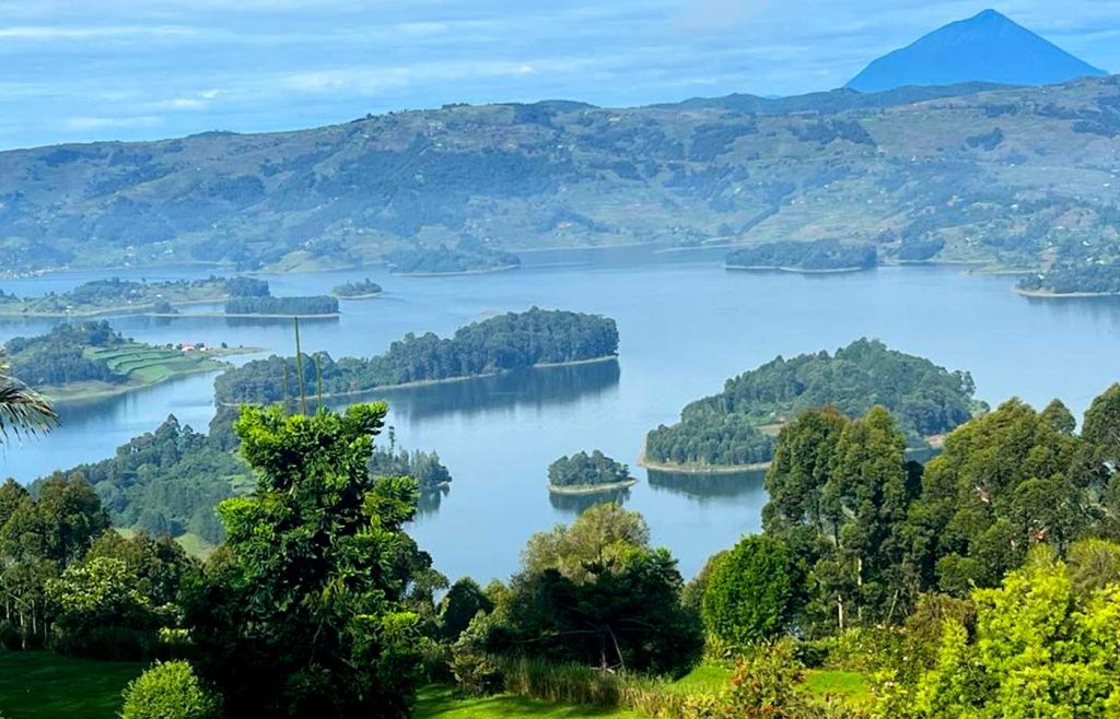 4-Day Uganda Gorilla & Lake Bunyonyi Safari